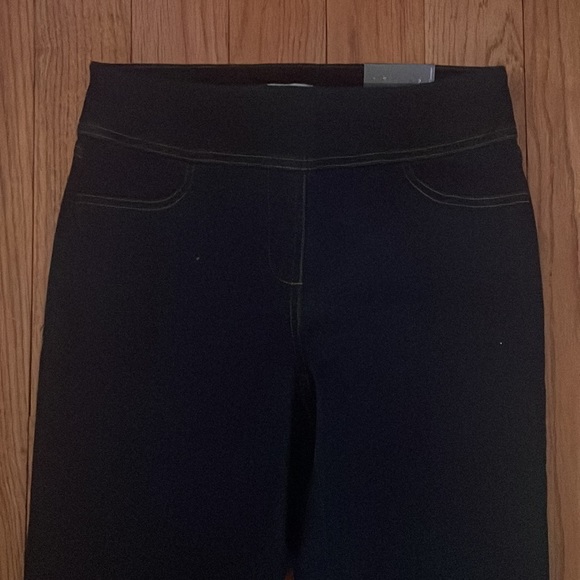 Van Heusen Pull on Jean. Size 6, denim. - Picture 2 of 6